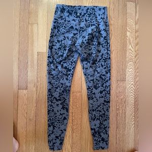 Lululemon size 8 leggings black and grey